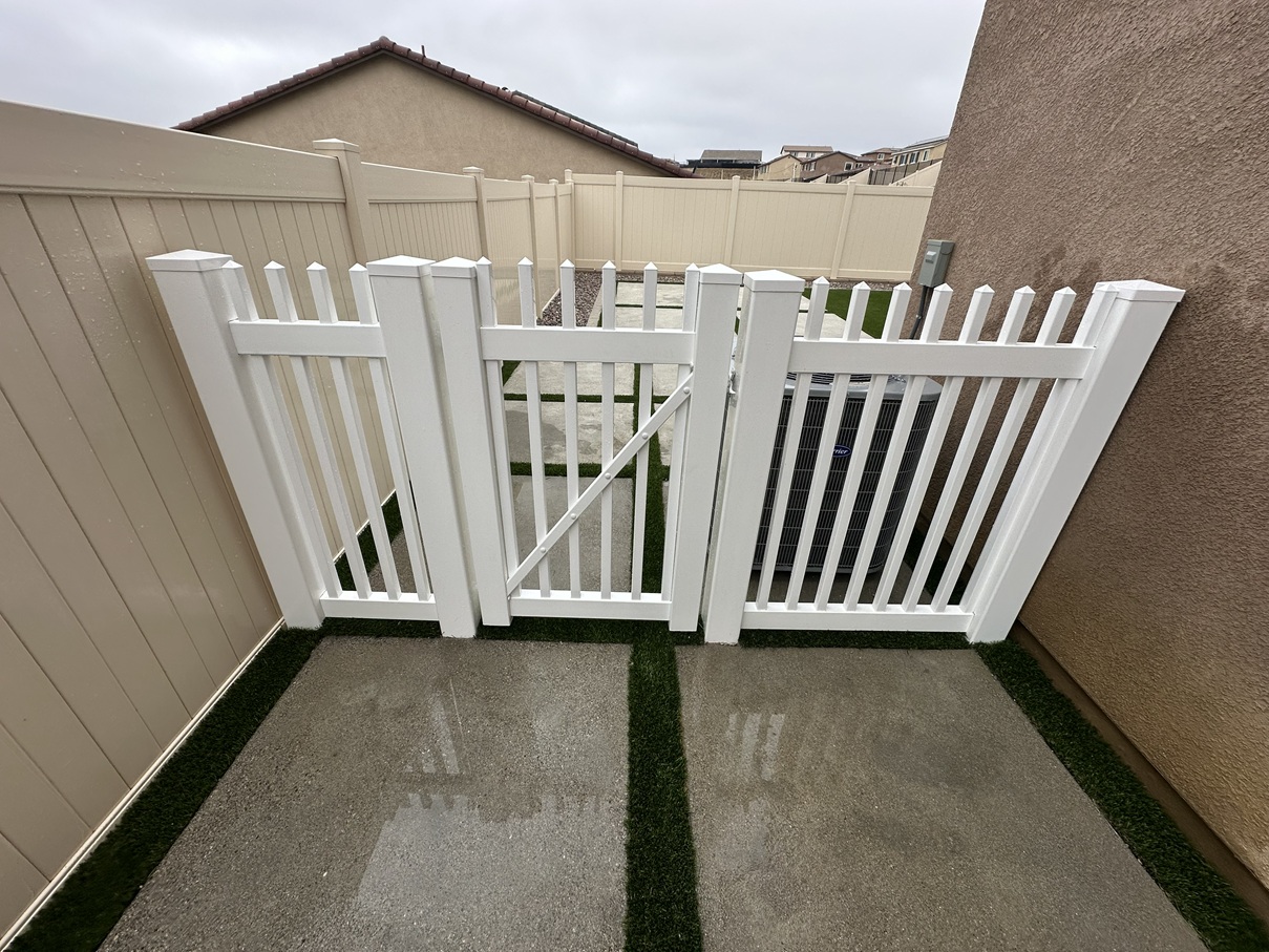 Picket Rv Gate Key Landscape - Professional Landscaping Services